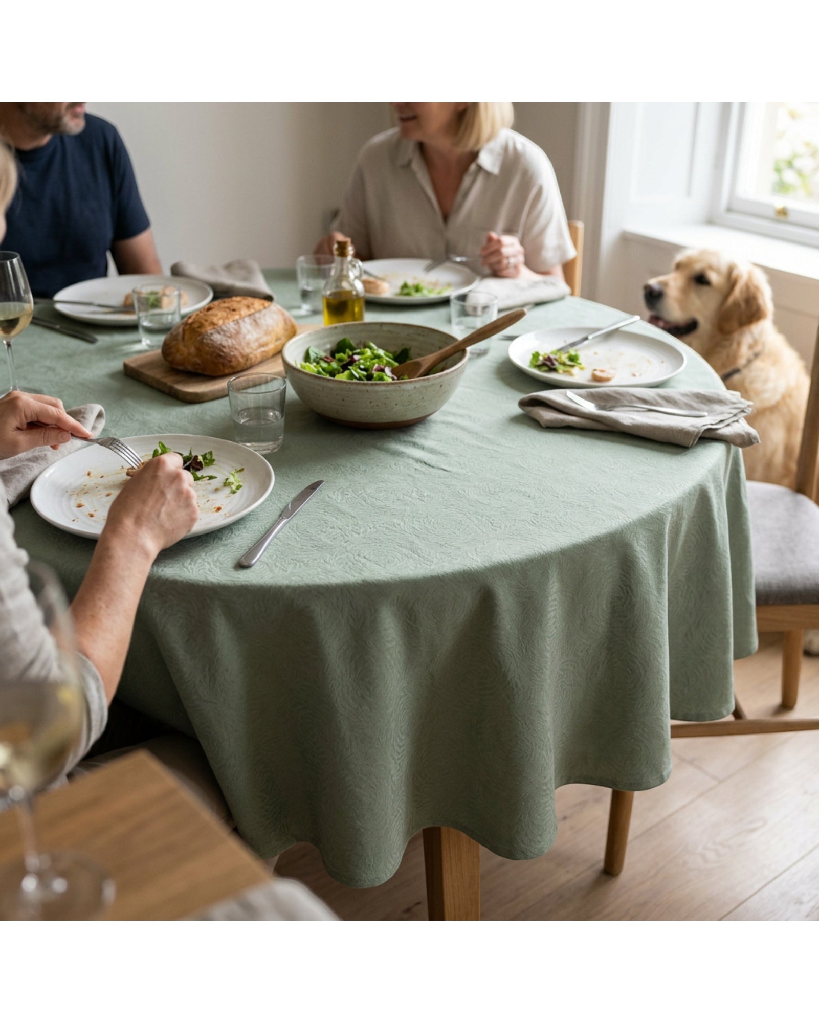 Covle Round Jacquard Tablecloth 180 cm Sage - Lifestyle view